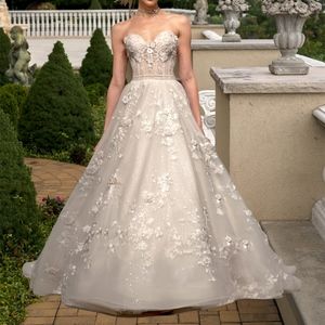 Eve of Milady Style# 4347 Wedding Gown, Size 2